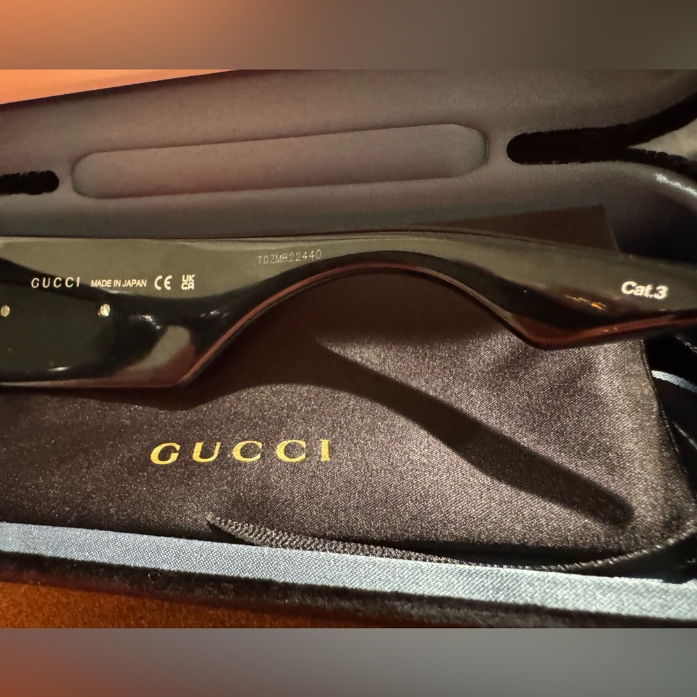 Gucci Authentic Sunglasses NIB Black w/Silver GG on Arms. - Picture 9 of 9